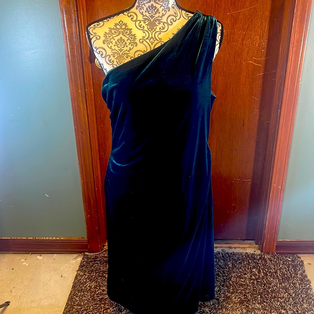 Women’s one shoulder evening to formal green dress